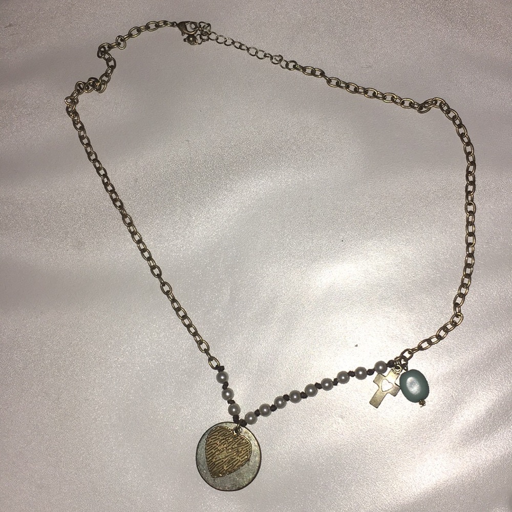 Pearl necklace with heart and cross
